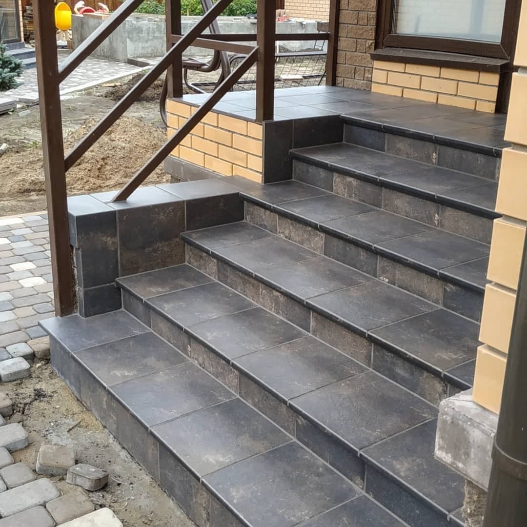 Лестница входной группы в тёмном клинкере, Paradyz Scandiano Brown